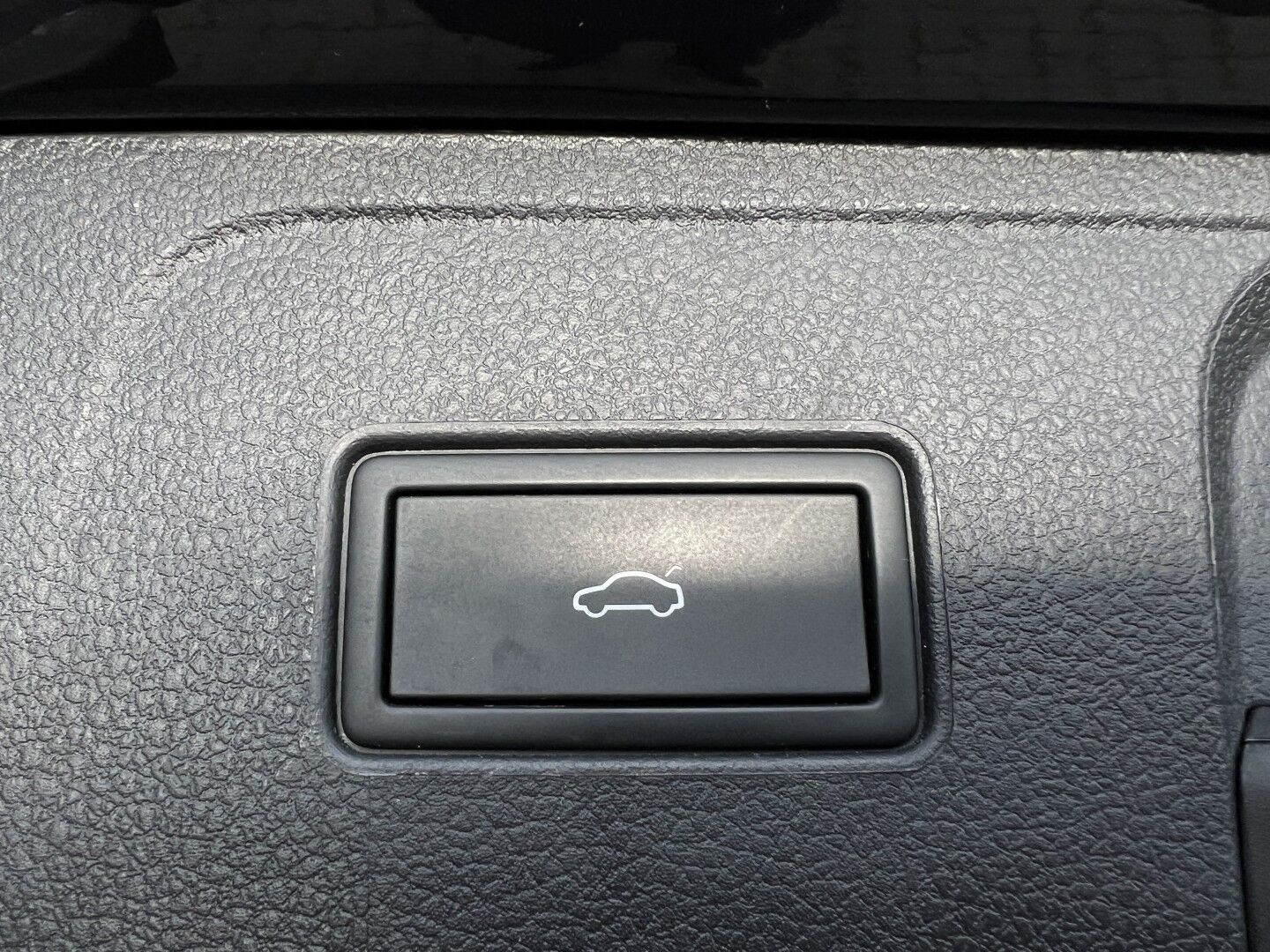 Sort VW Passat fra 2021