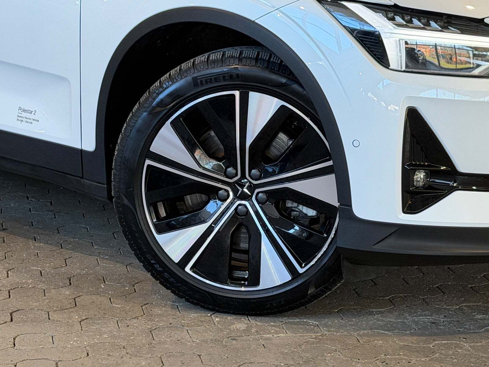 Hvid Polestar 2 fra 2023