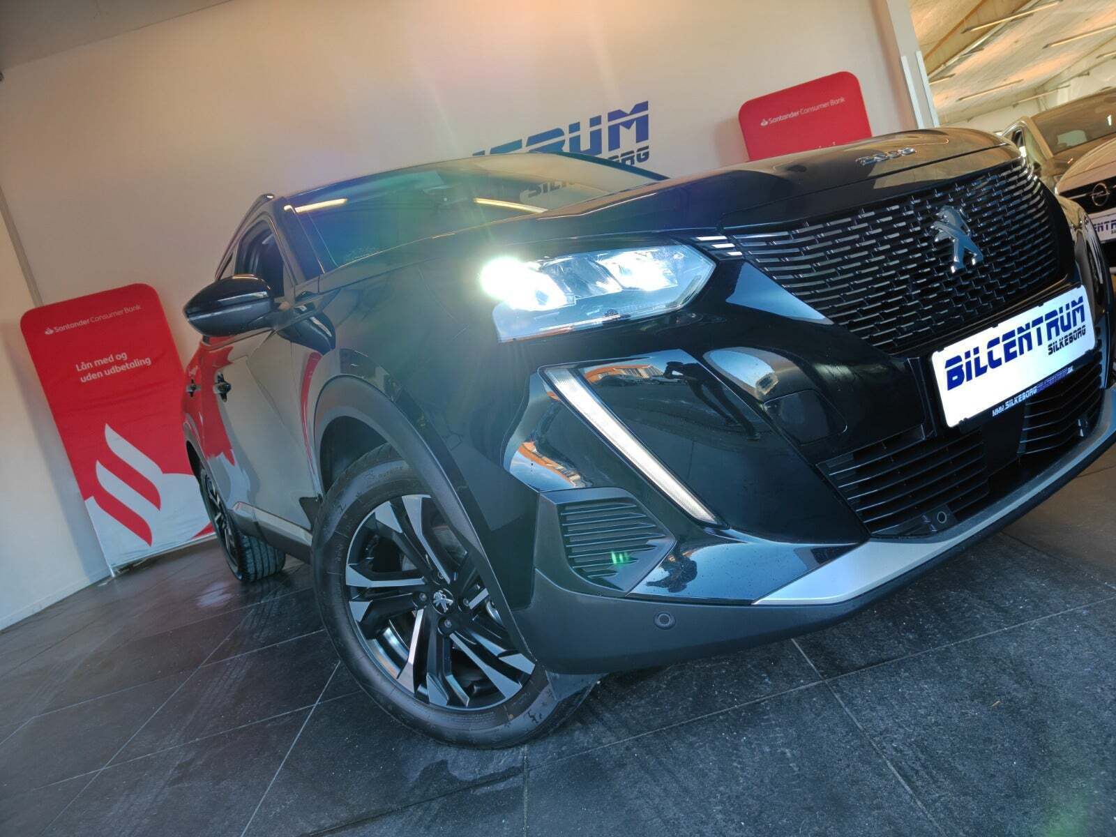 Sort Peugeot 2008 fra 2020