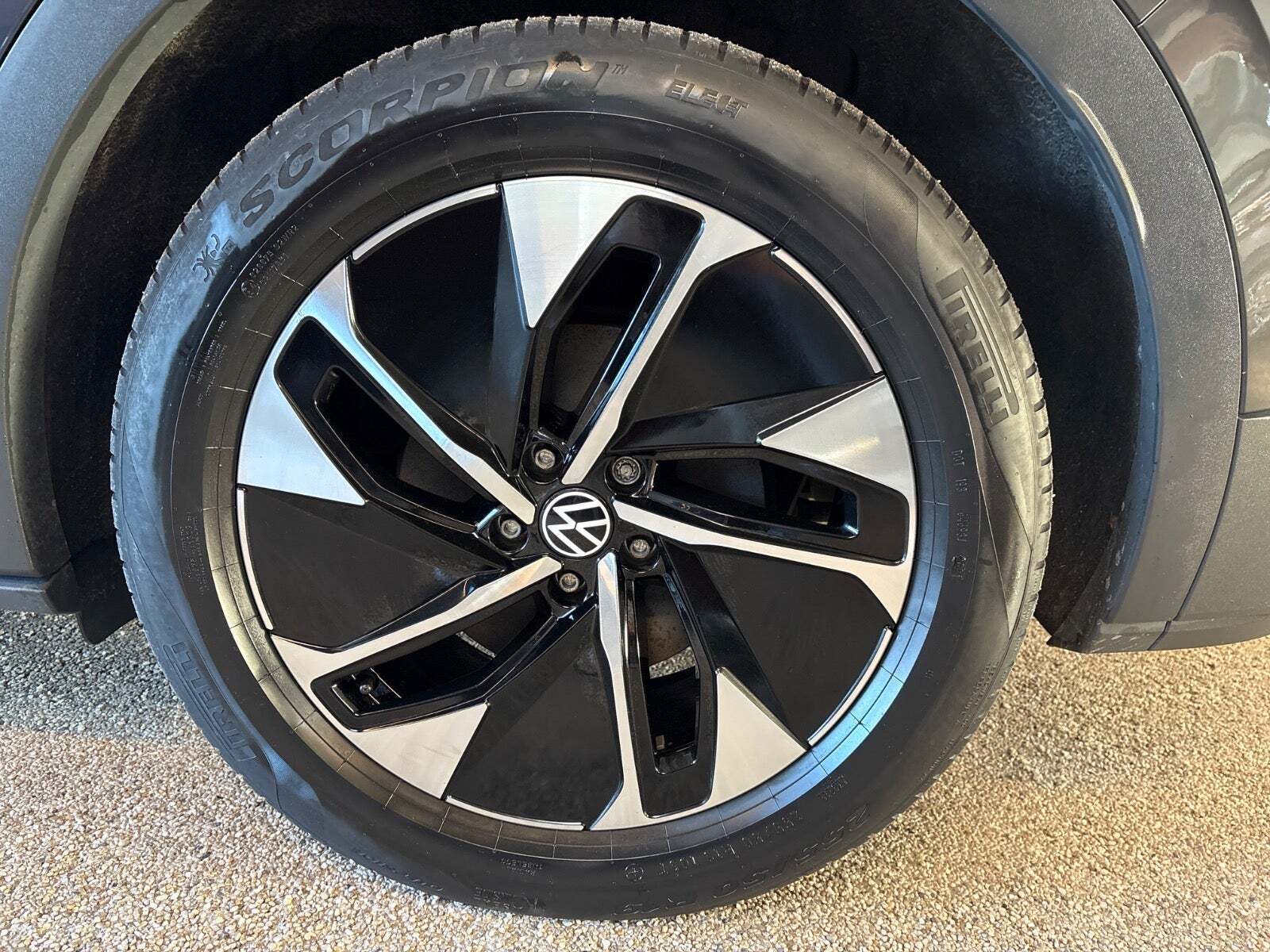 Grå VW ID.4 fra 2022