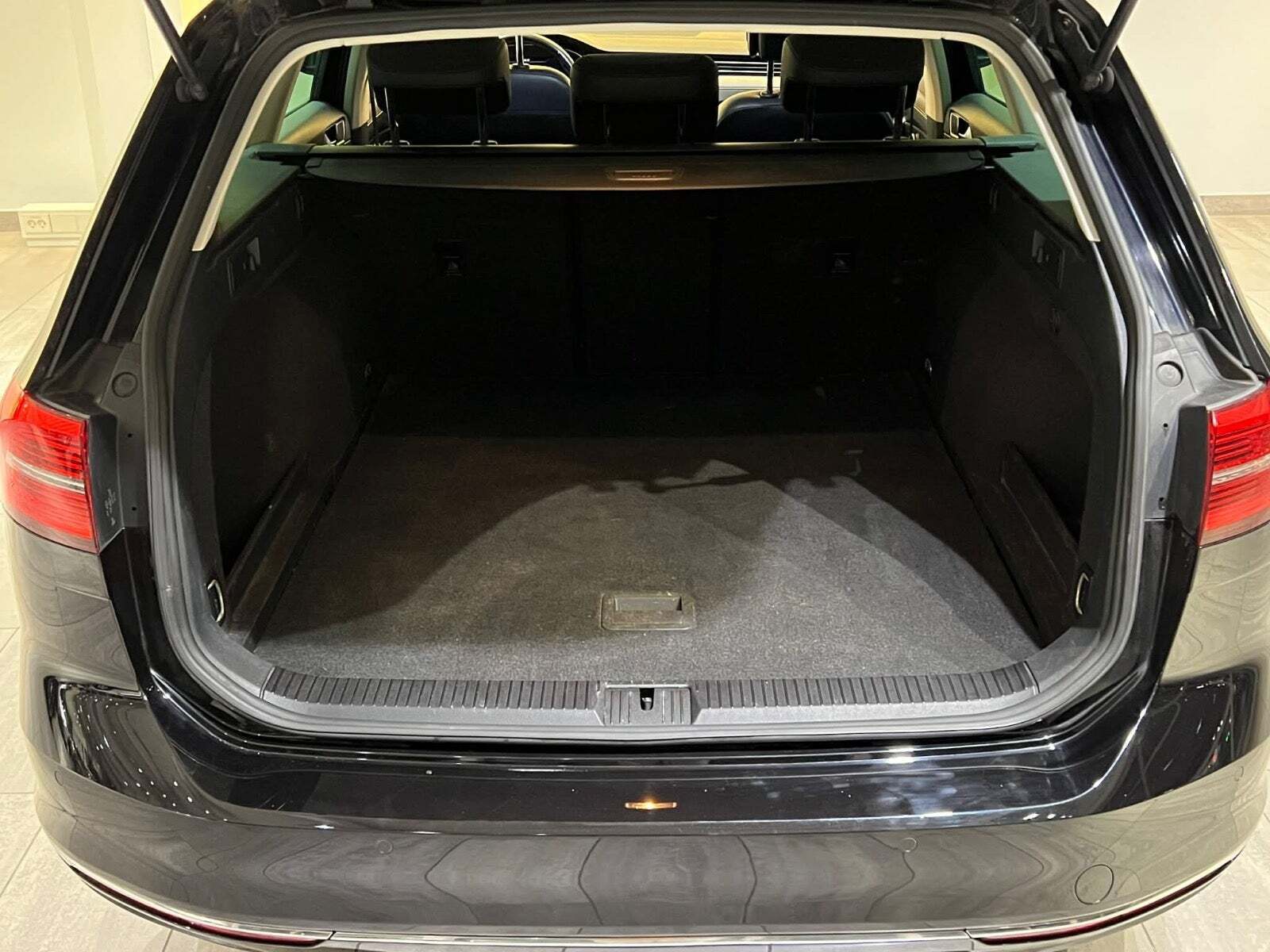 Sort VW Passat fra 2017