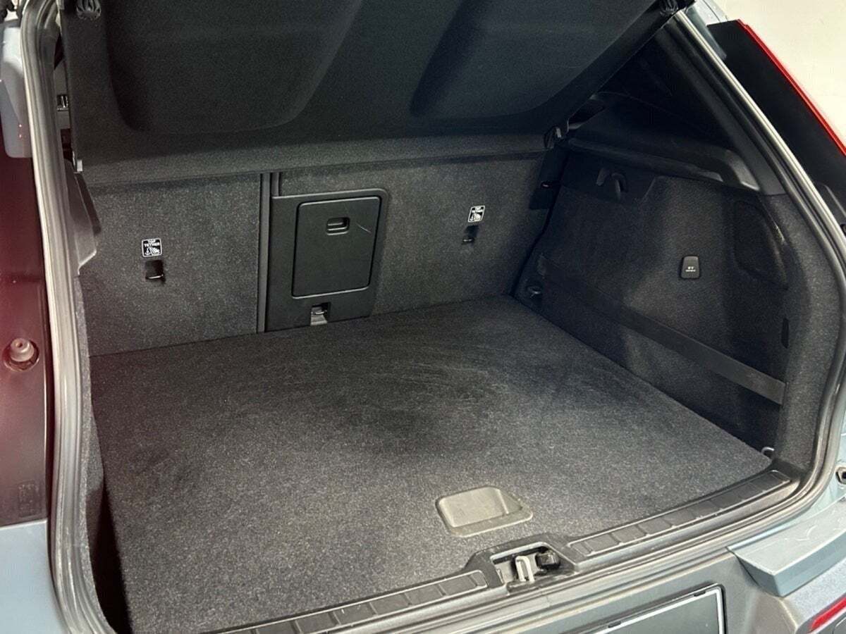 Blå Volvo XC40 fra 2021