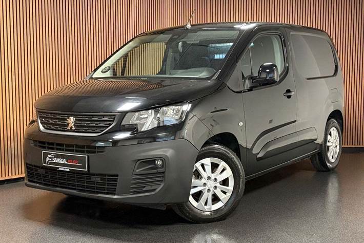 Sort Peugeot e-Partner fra 2022 set udefra