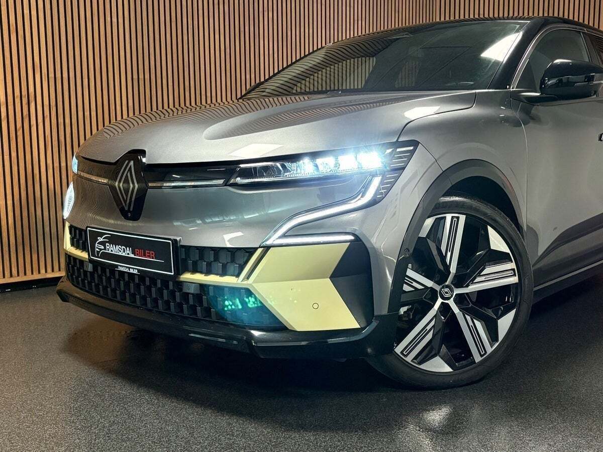 Grå Renault Megane E-Tech fra 2022
