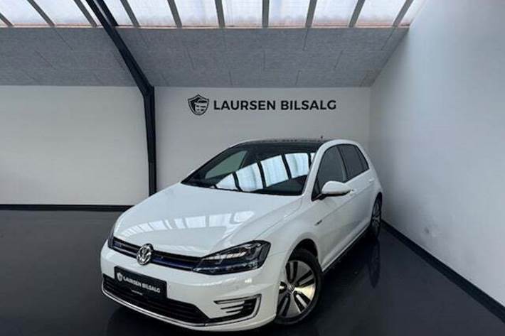 Hvid VW Golf VII fra 2016 set udefra