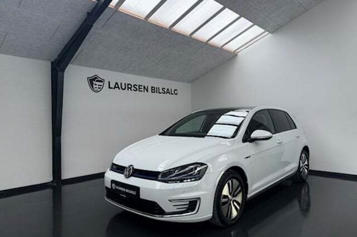 Hvid VW Golf VII fra 2016