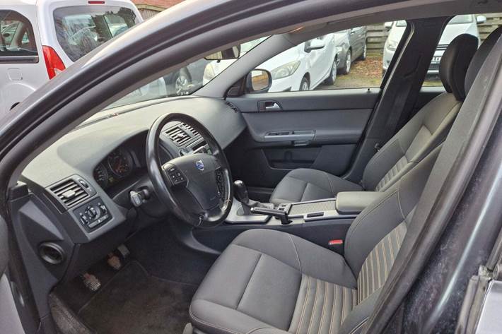 Grå Volvo V50 fra 2011