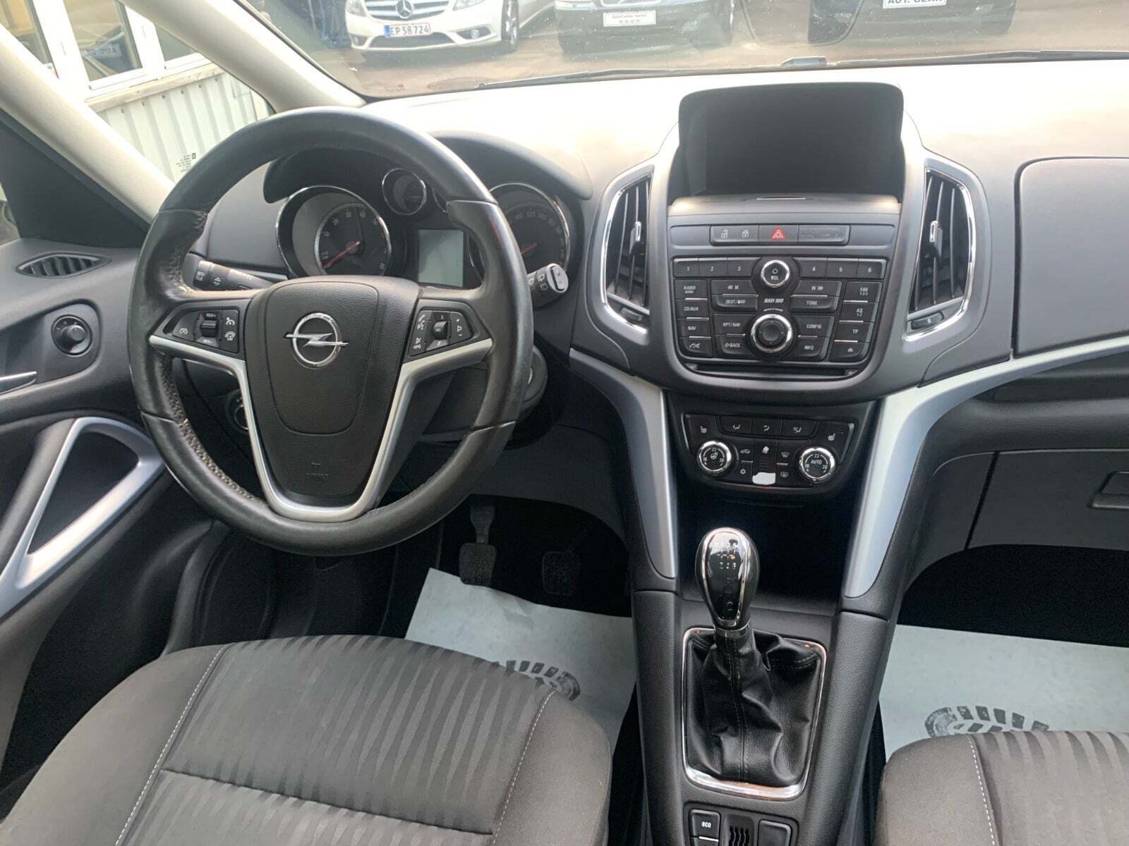 Sølv Opel Zafira Tourer fra 2013