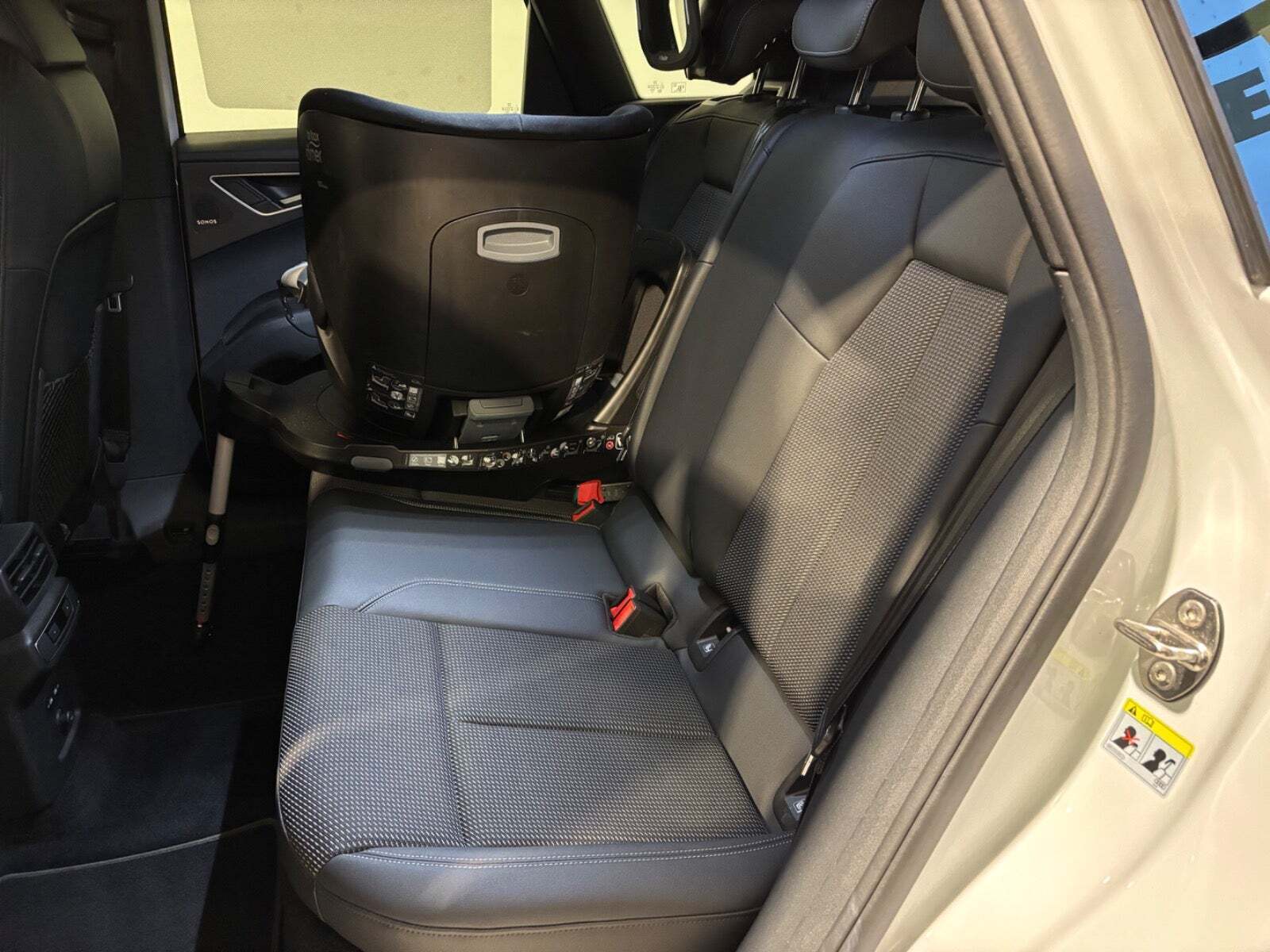 Hvid Audi Q4 e-tron fra 2022