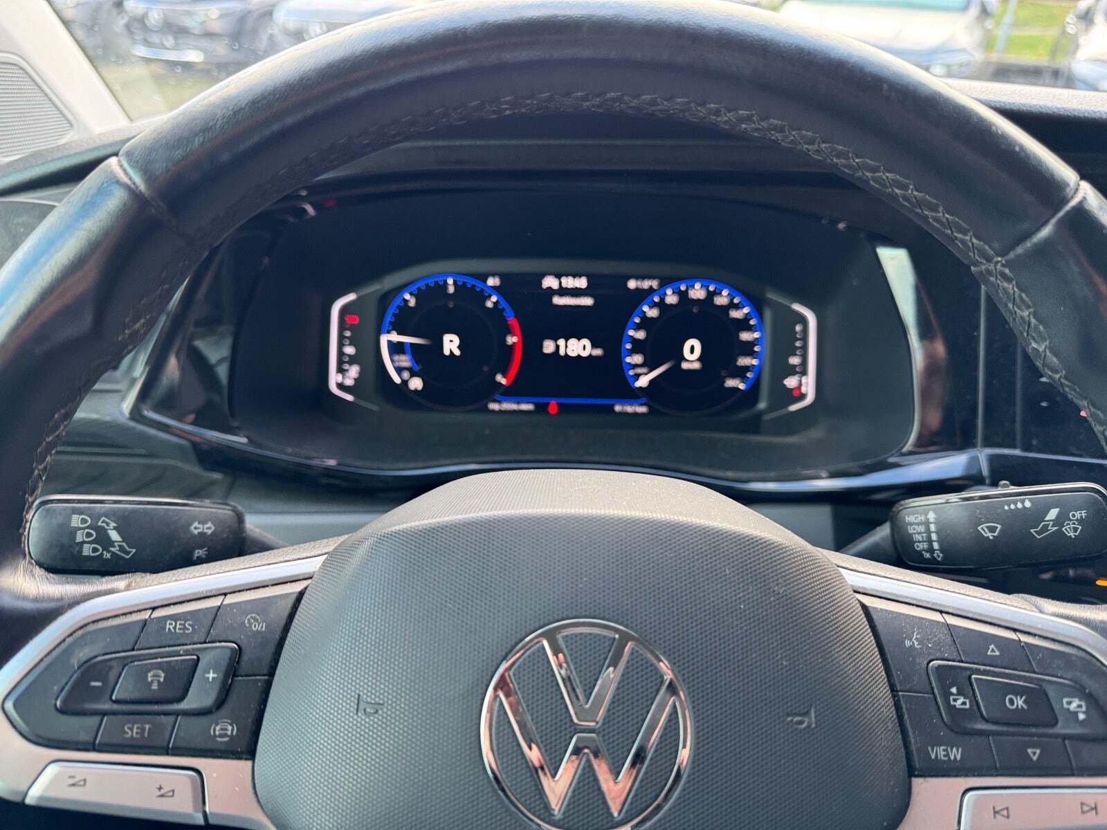 Gul VW Transporter fra 2022