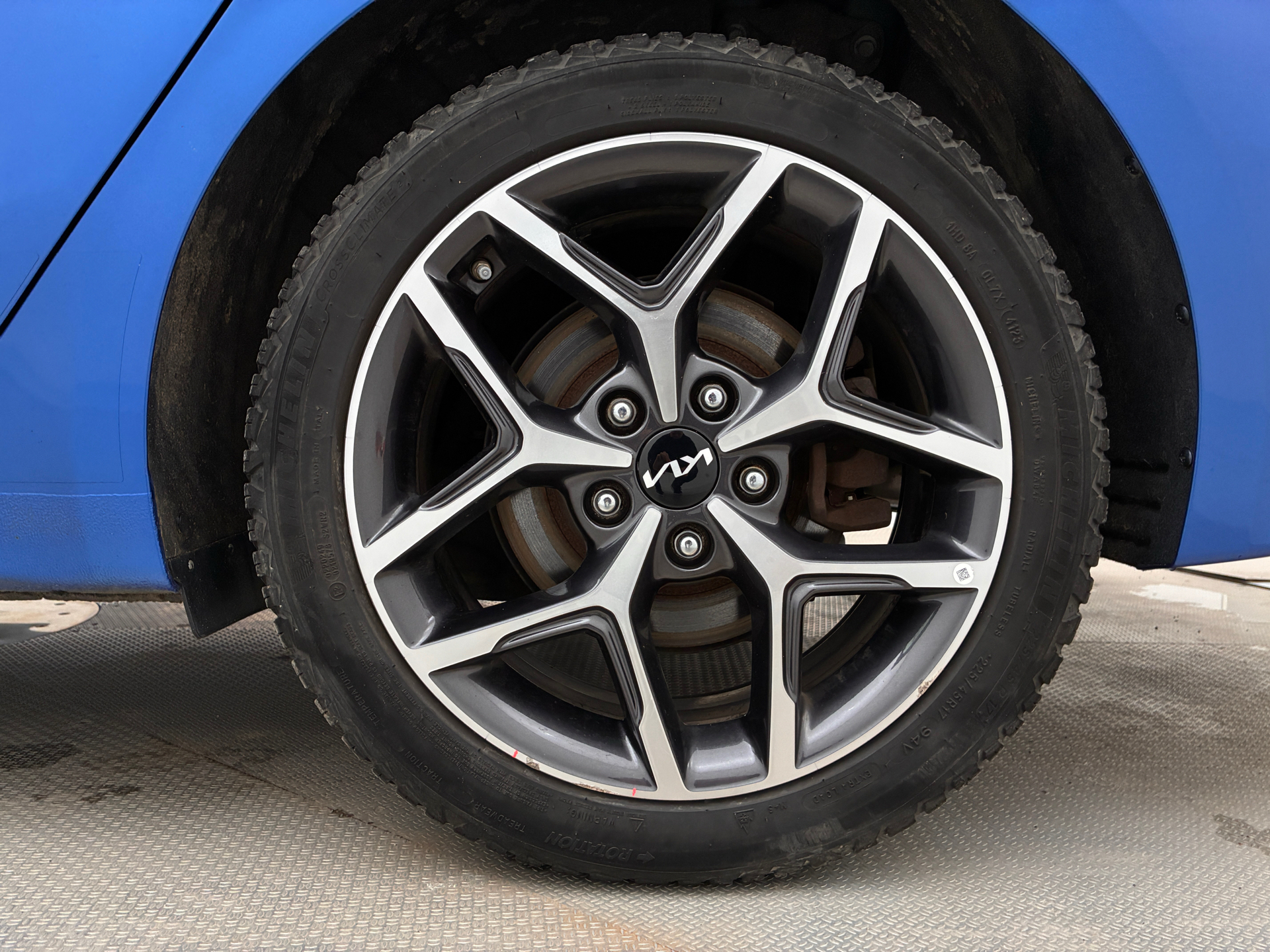 Blå Kia Ceed fra 2023