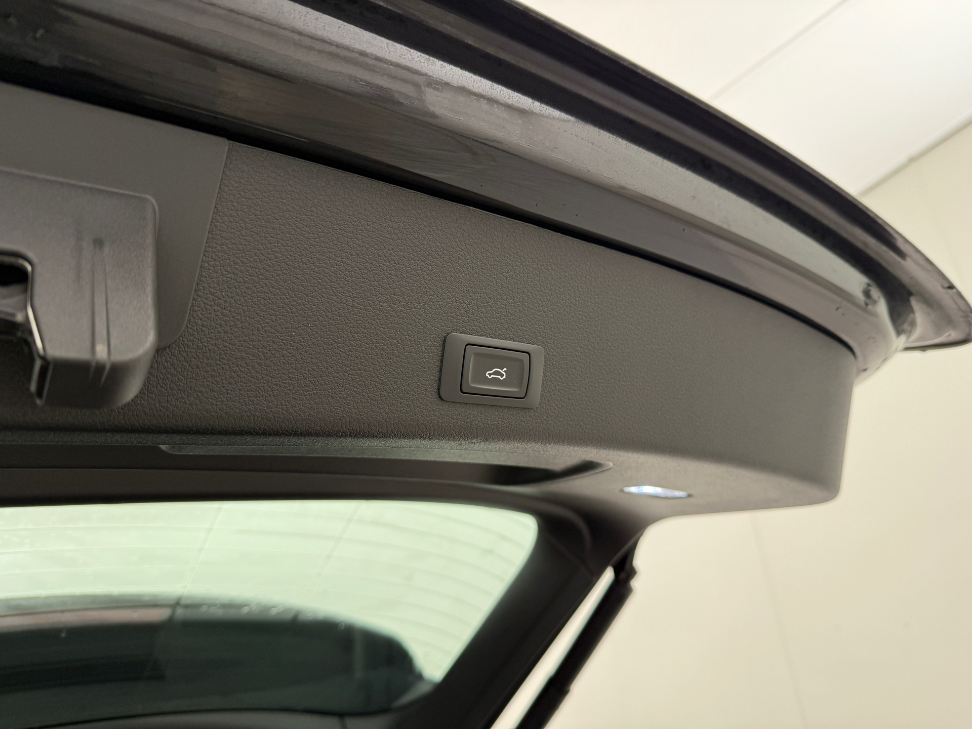 Sort Audi e-tron fra 2020