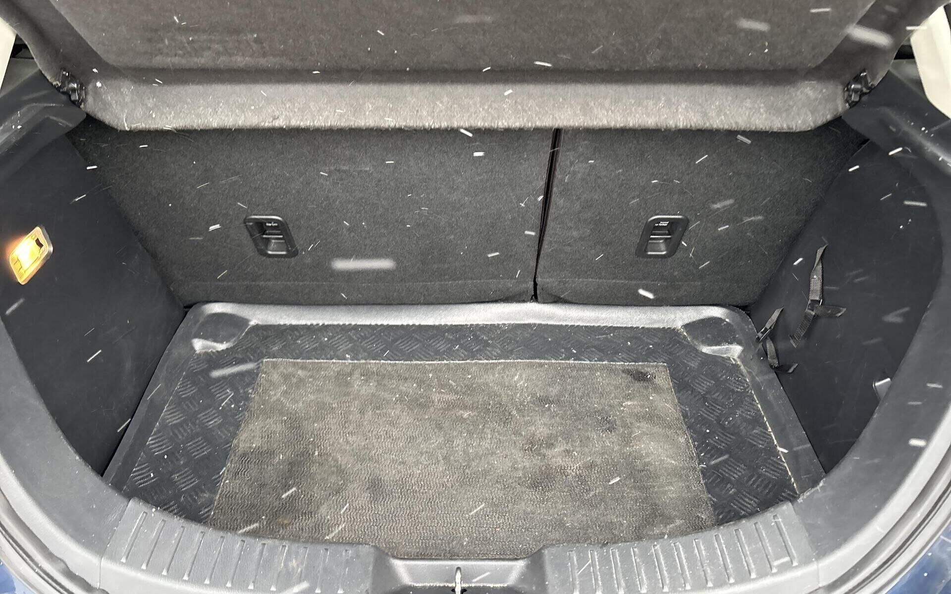 Blå Mazda 2 fra 2019