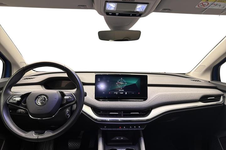 Blå Skoda Enyaq fra 2023