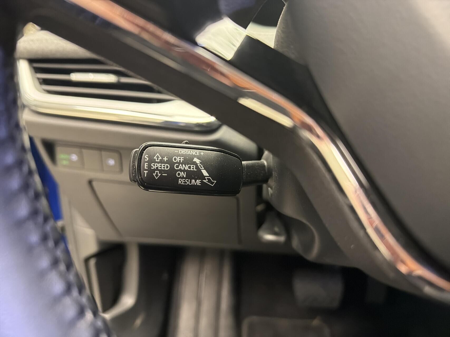 Blå Skoda Enyaq fra 2023