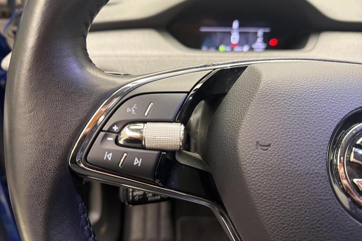 Blå Skoda Enyaq fra 2023
