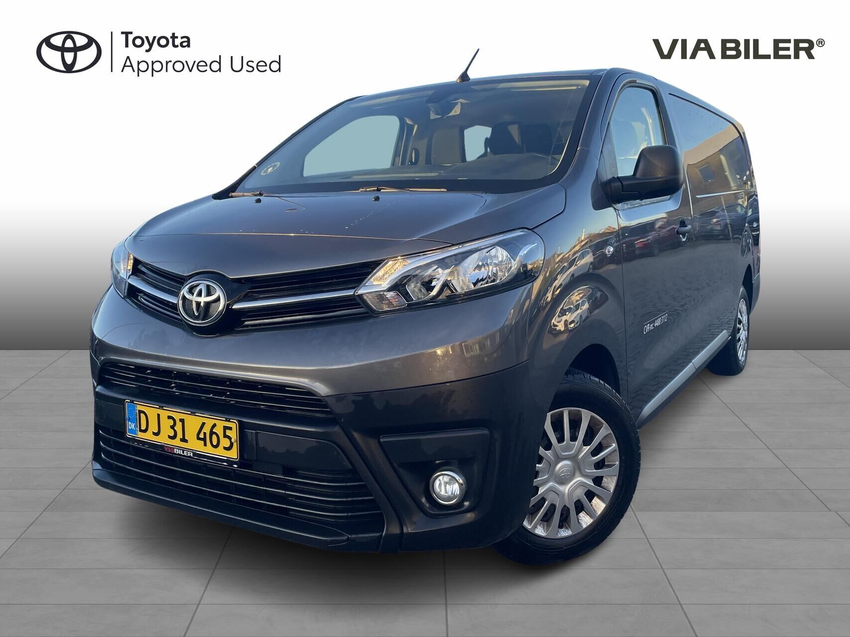 Grå Toyota ProAce fra 2024