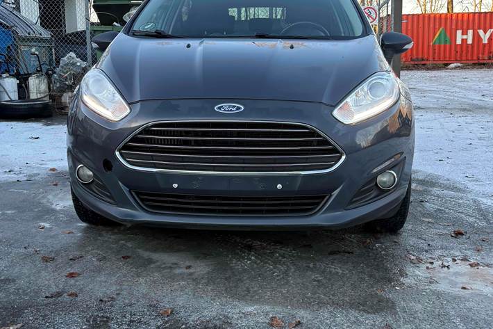 Grå Ford Fiesta fra 2014