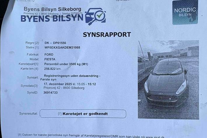 Grå Ford Fiesta fra 2014