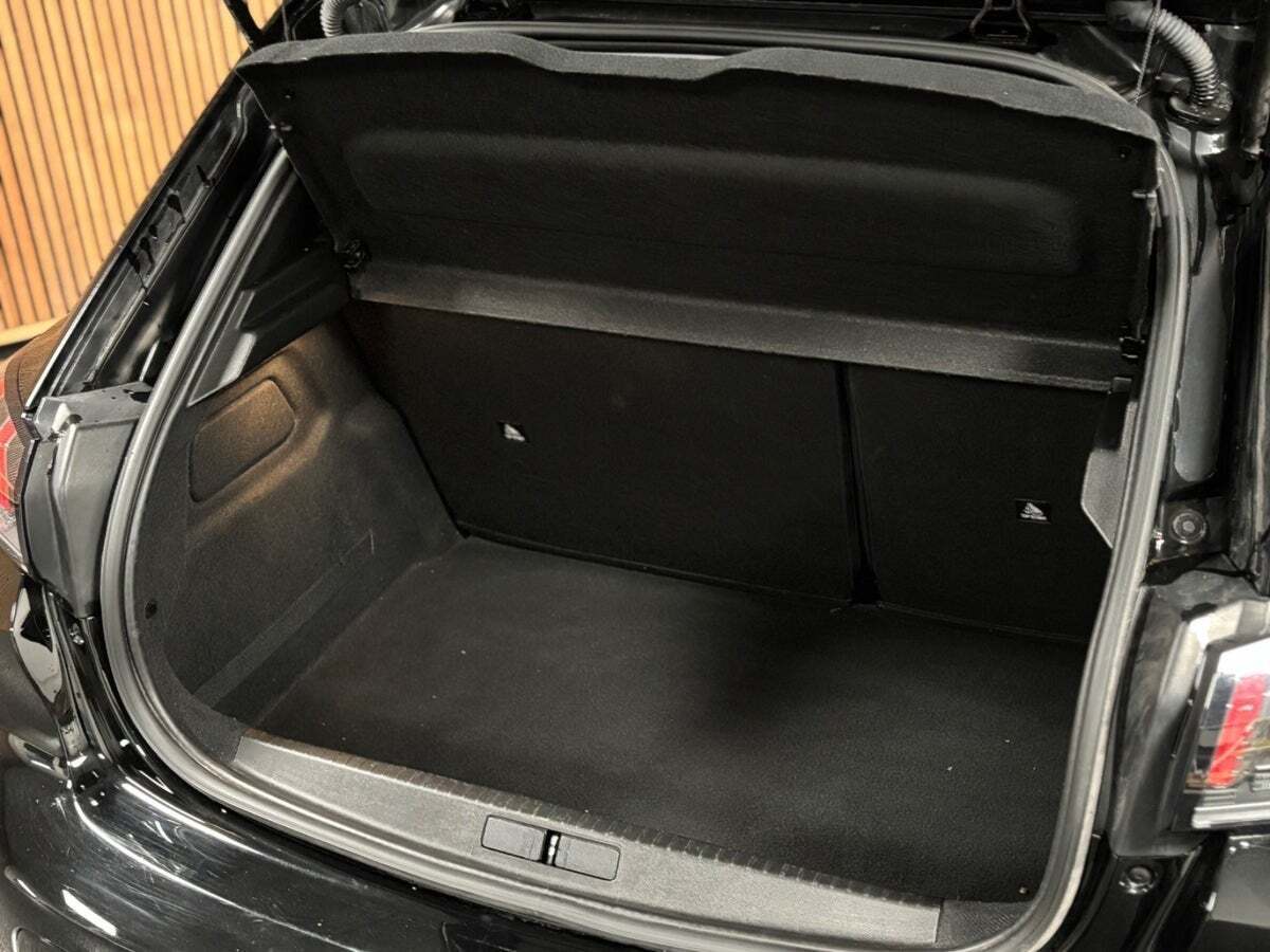 Sort Peugeot 208 fra 2020