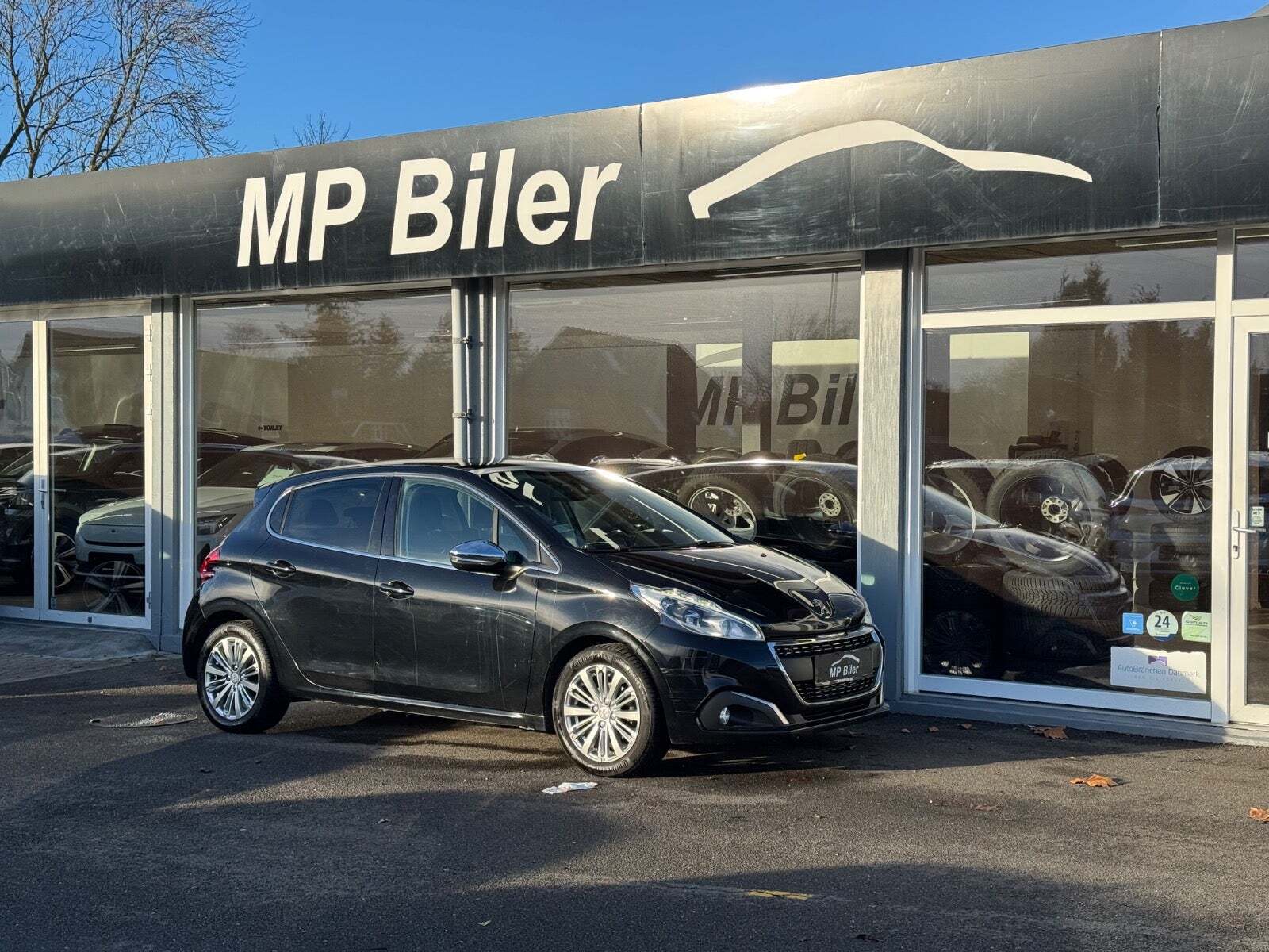 Sort Peugeot 208 fra 2018