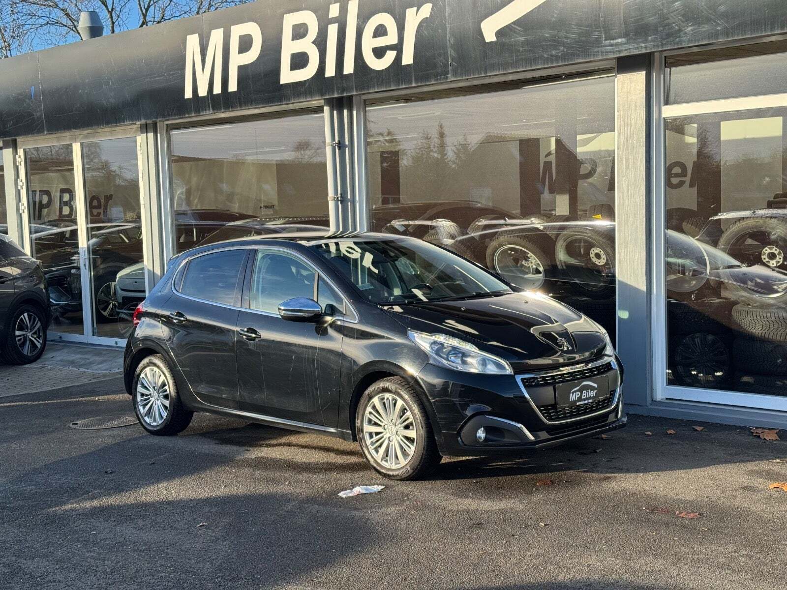 Sort Peugeot 208 fra 2018