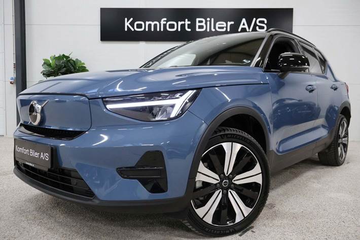 Blå Volvo XC40 fra 2022