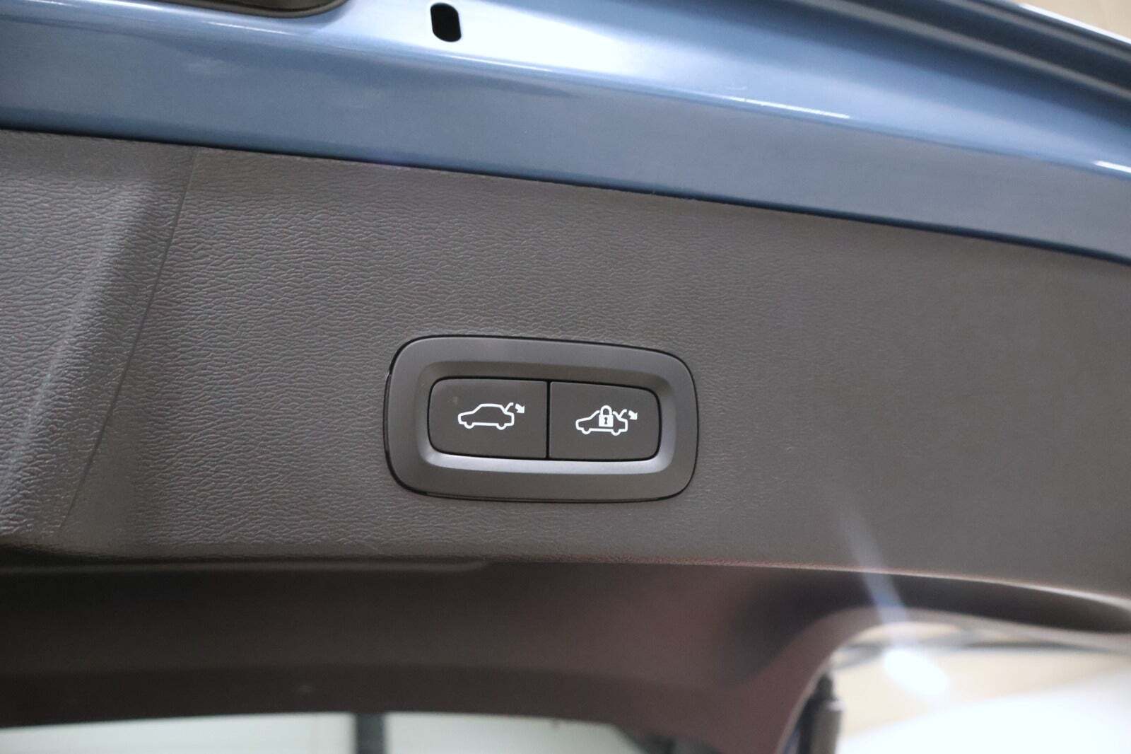 Blå Volvo XC40 fra 2022