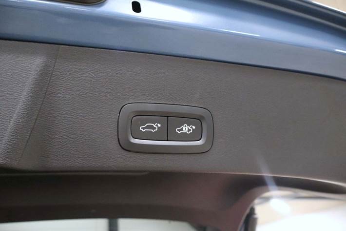 Blå Volvo XC40 fra 2022