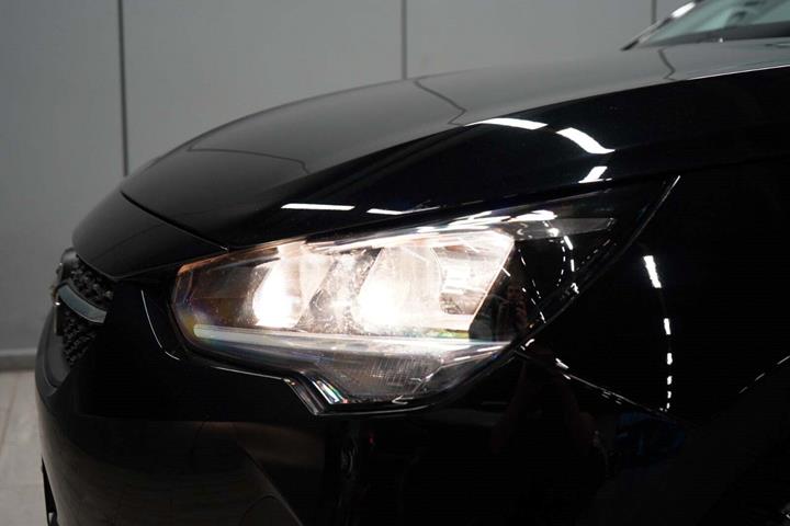 Sort Opel Corsa fra 2023