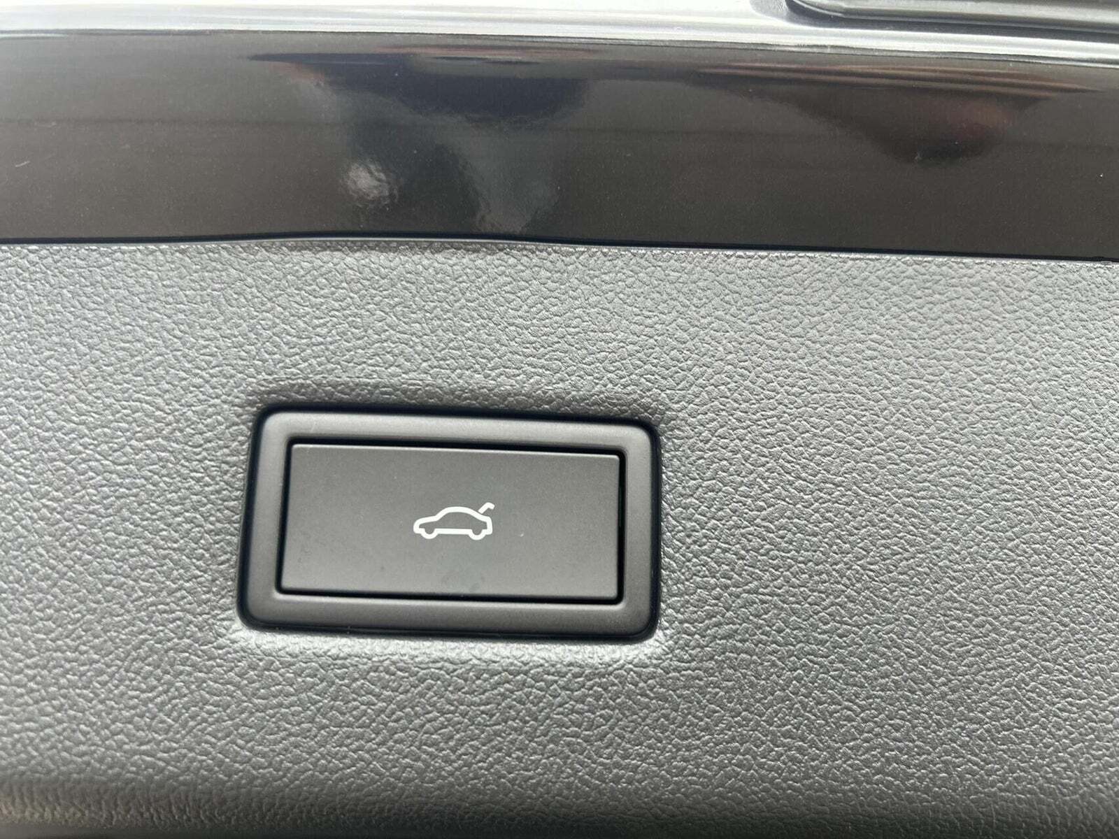 Sort Ford Explorer fra 2025