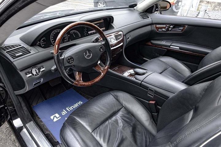 Sort Mercedes CL500 fra 2008 set indefra