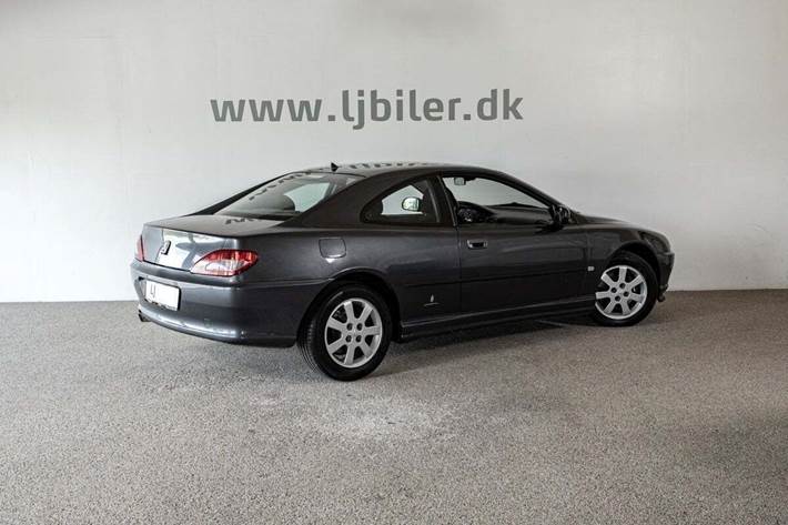 Grå Peugeot 406 fra 2001