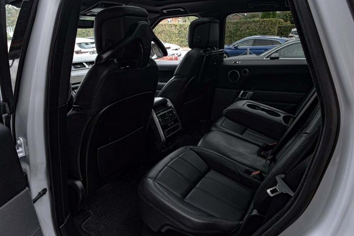 Hvid Land Rover Range Rover sport fra 2019