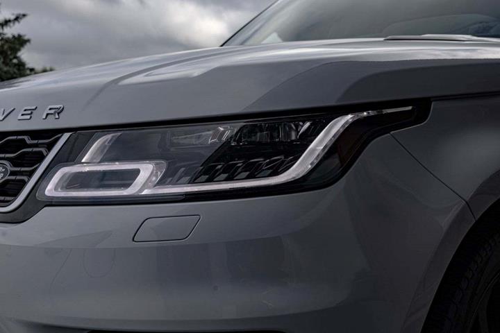 Hvid Land Rover Range Rover sport fra 2019