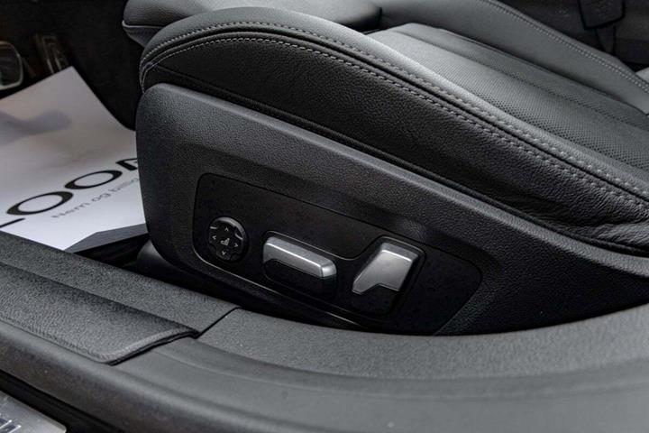 Sort BMW i4 fra 2023