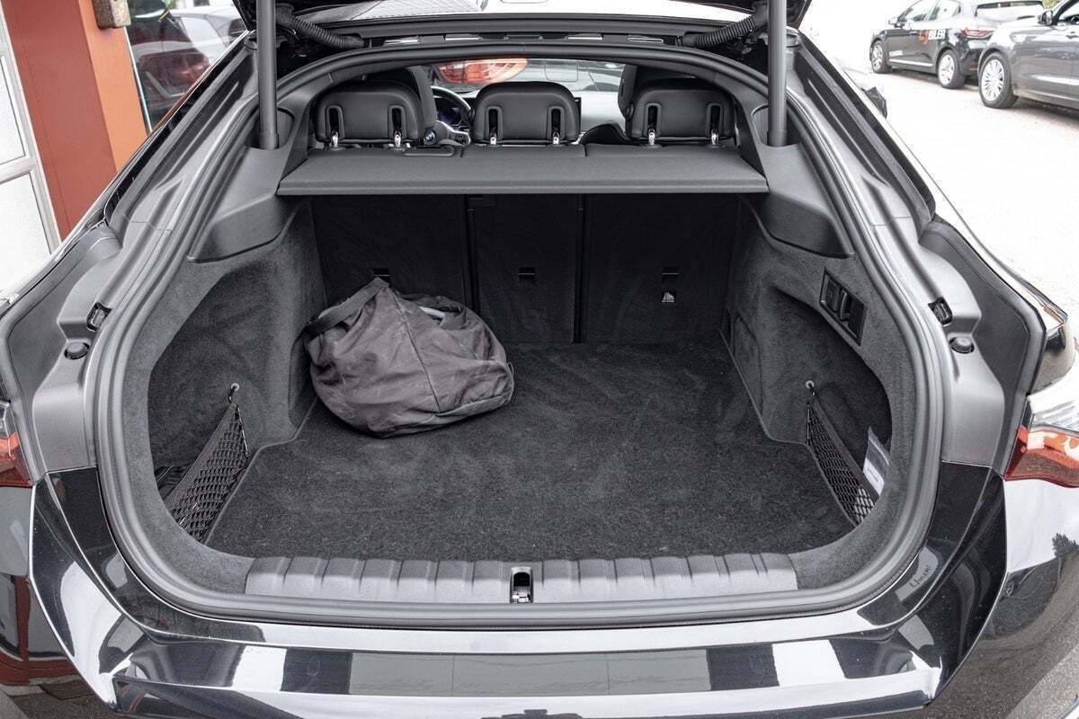 Sort BMW i4 fra 2023