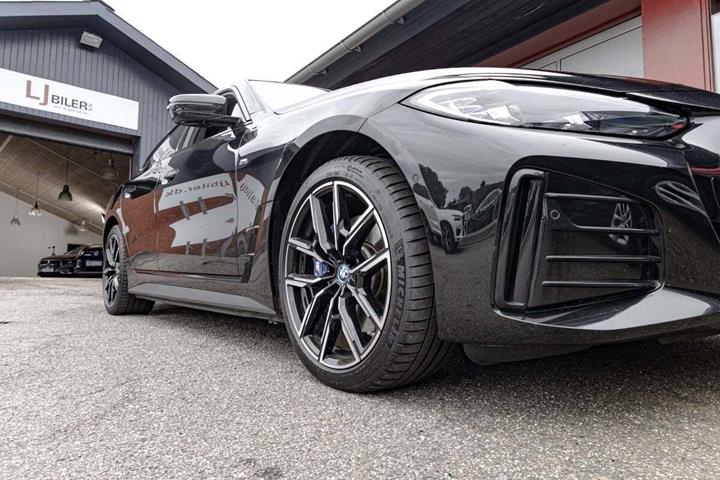 Sort BMW i4 fra 2023