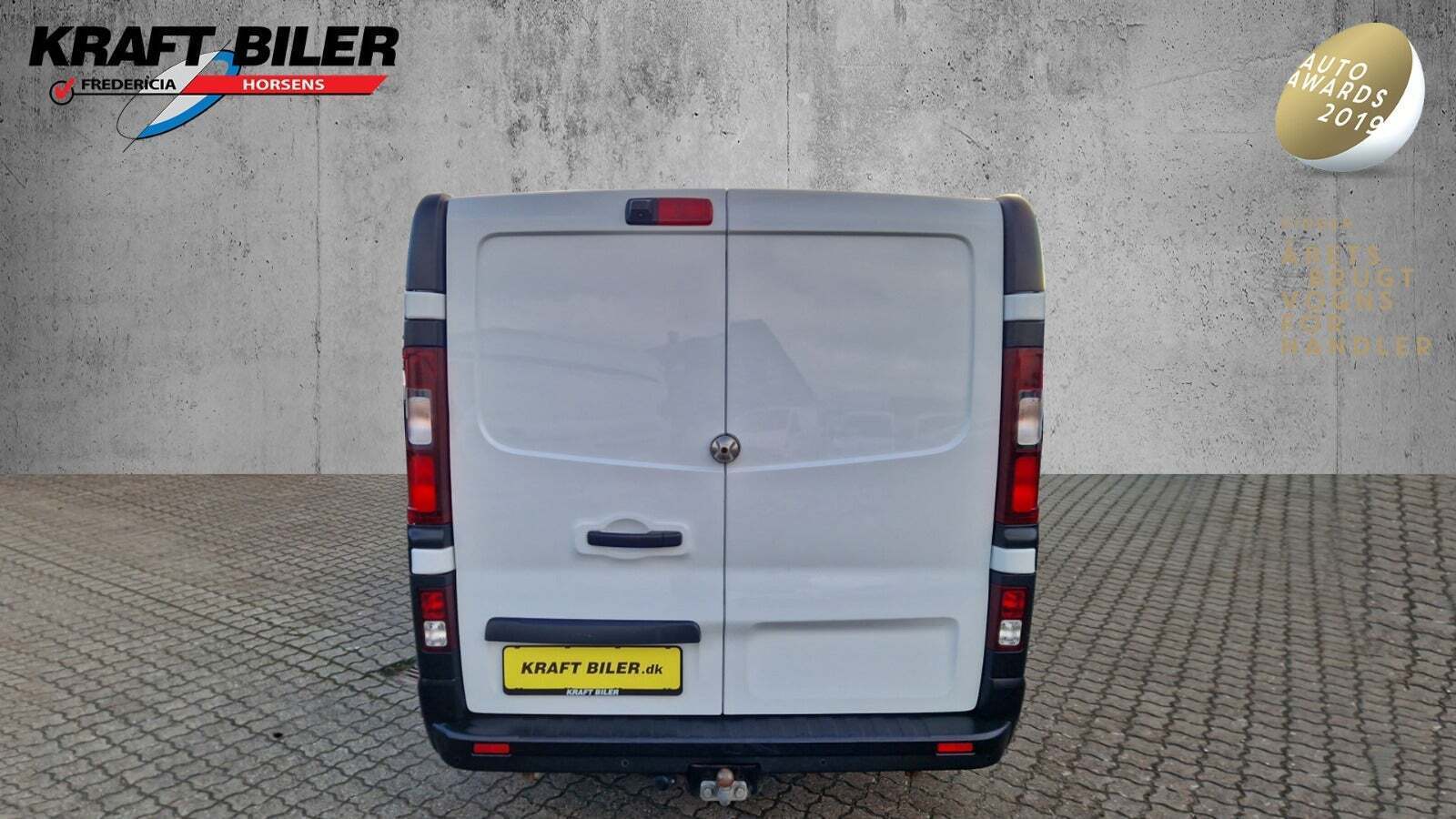 Hvid Renault Trafic T29 fra 2019 set udefra