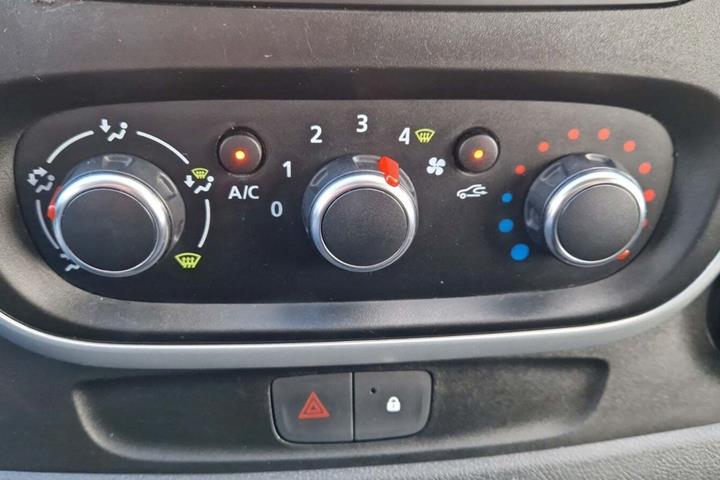 Hvid Renault Trafic T29 fra 2019