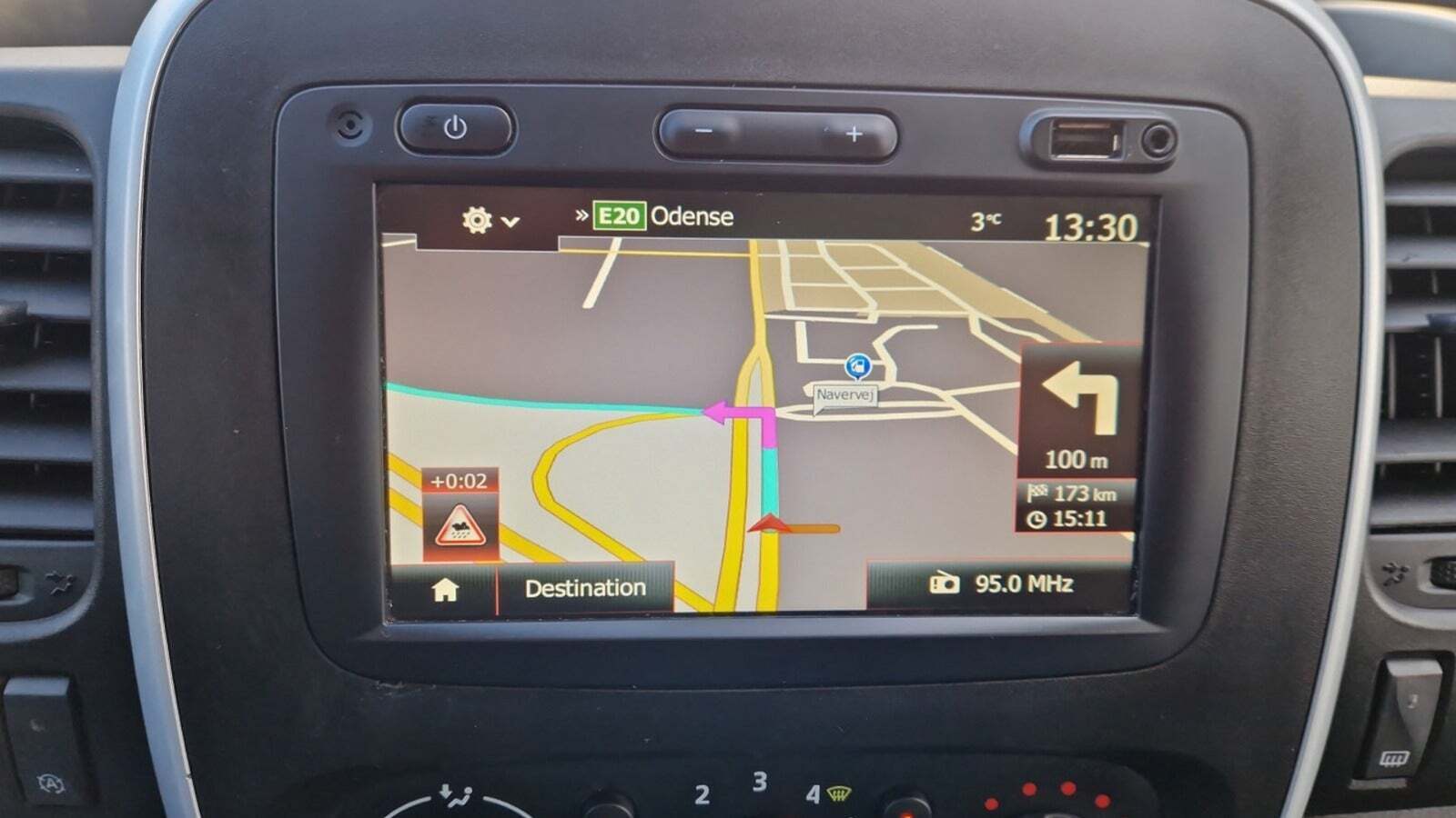 Hvid Renault Trafic T29 fra 2019