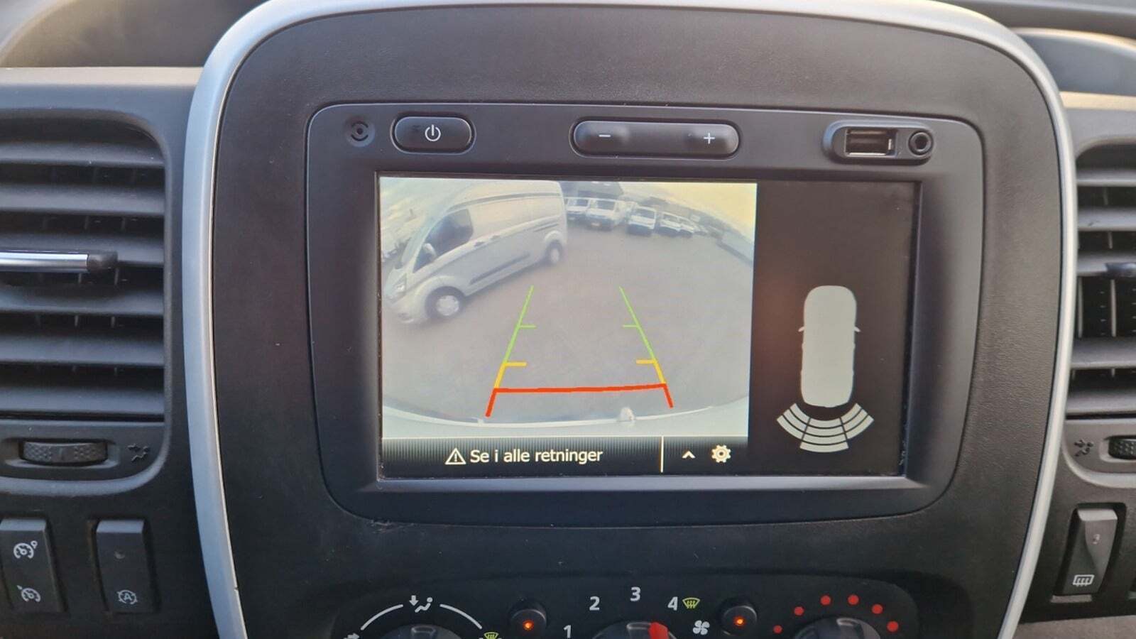 Hvid Renault Trafic T29 fra 2019