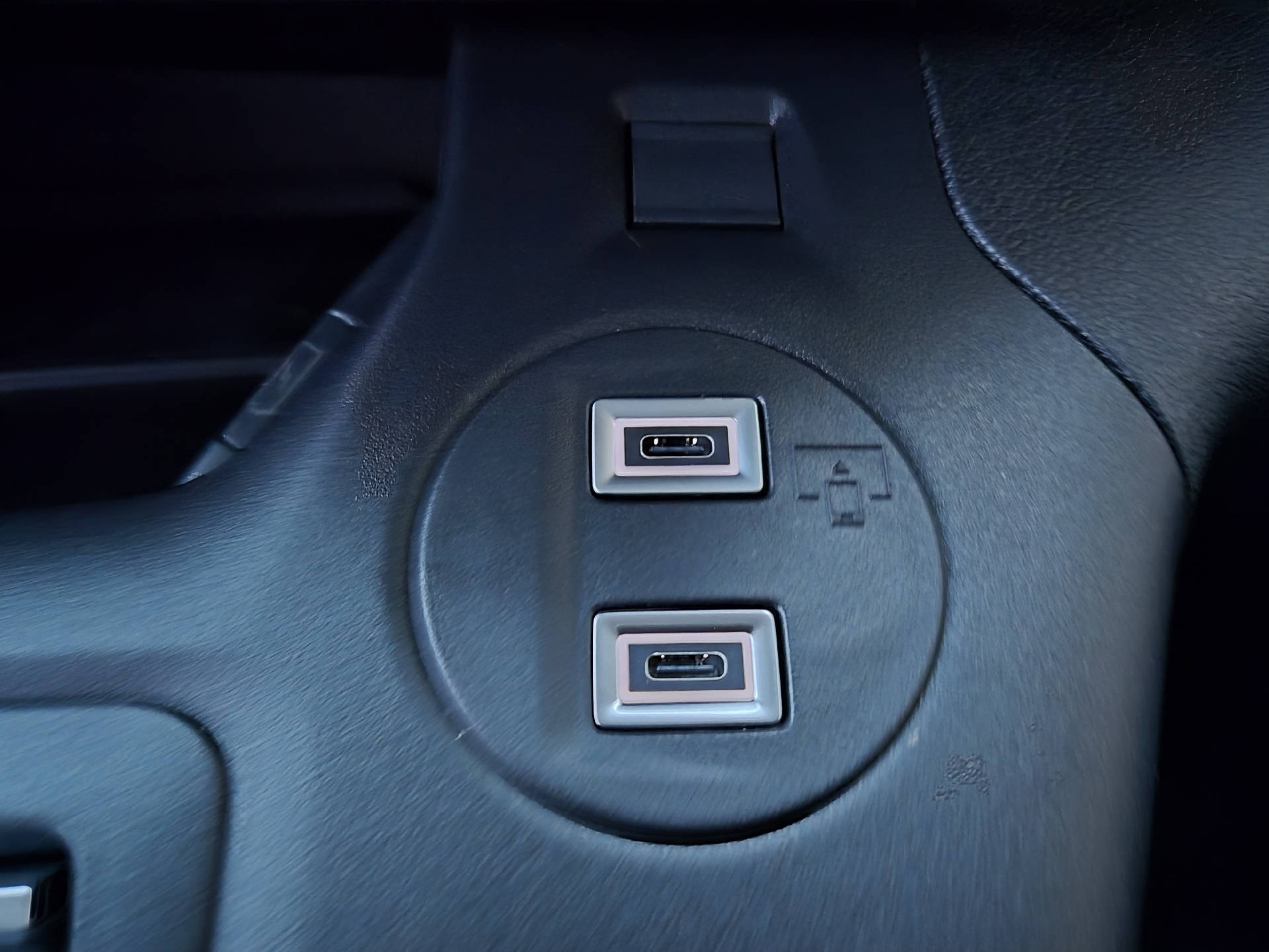 Hvid Peugeot e-Partner fra 2026