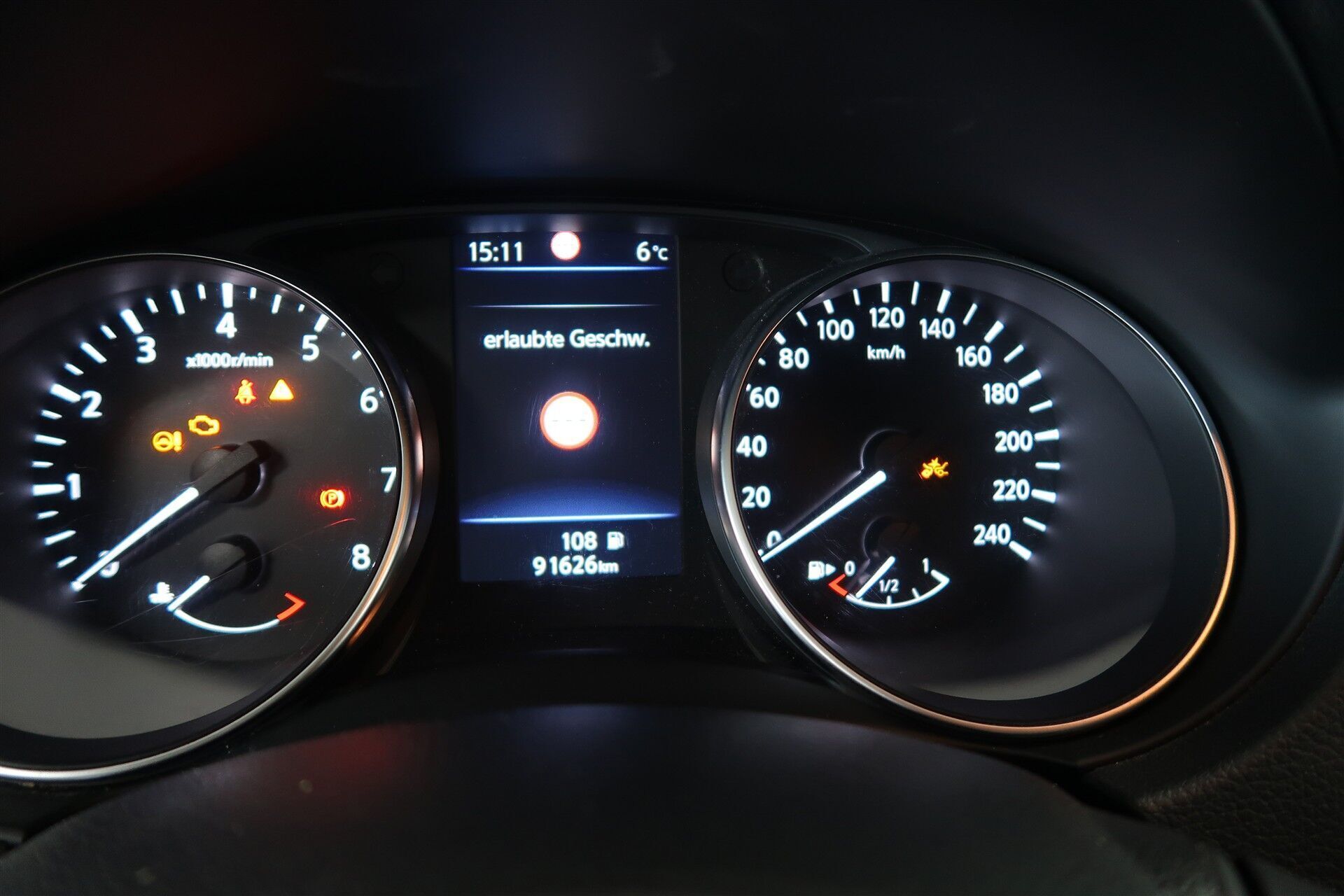 Rød Nissan Qashqai fra 2021