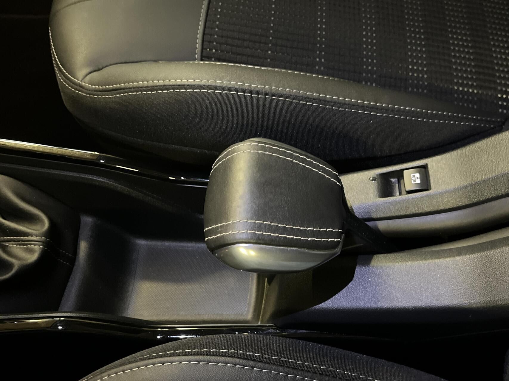 Rød Peugeot 2008 fra 2019