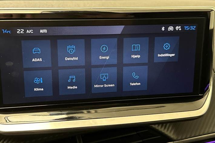 Grå Peugeot e-2008 fra 2024