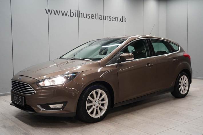 Brun Ford Focus fra 2016 set udefra