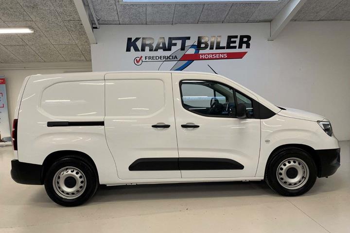 Hvid Opel Combo-e fra 2022