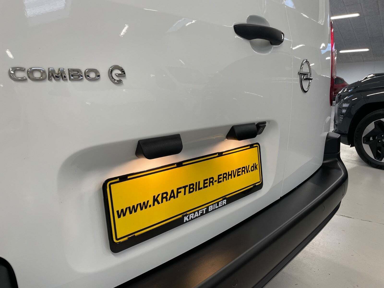 Hvid Opel Combo-e fra 2022