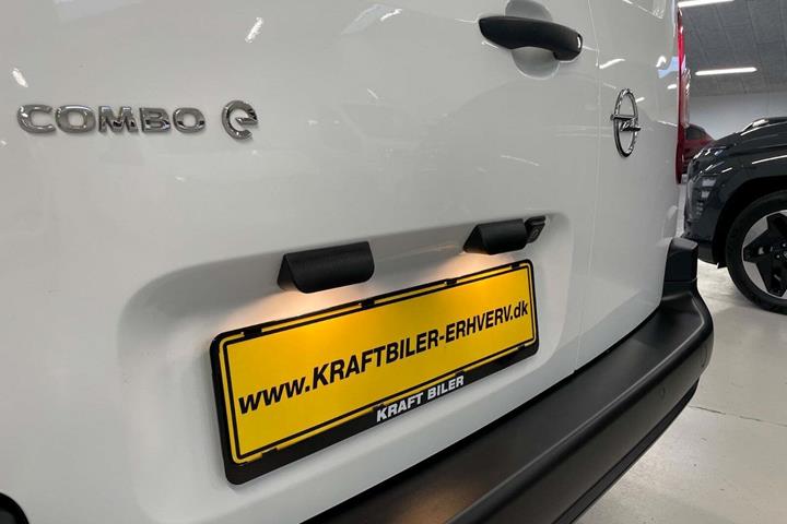 Hvid Opel Combo-e fra 2022
